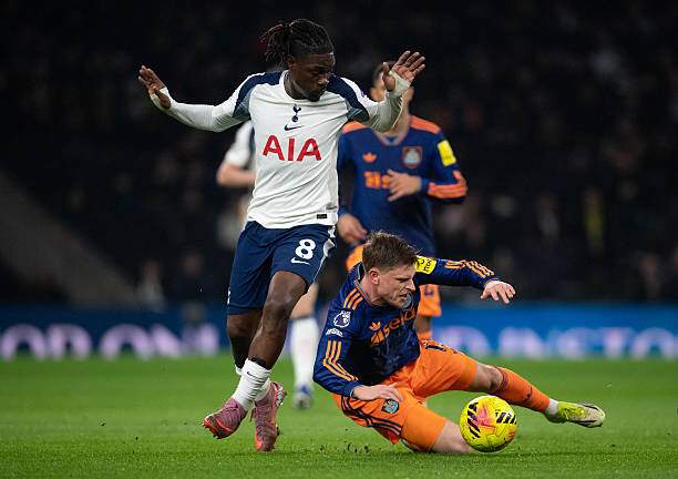 Không được dự cúp châu Âu khiến Tottenham và Newcastle sẽ được chọn phát sóng nhiều hơn bởi các nhà đài nước Anh