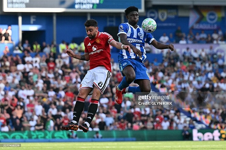 Carlos Baleba đang tiến gần ngày gia nhập Man Utd