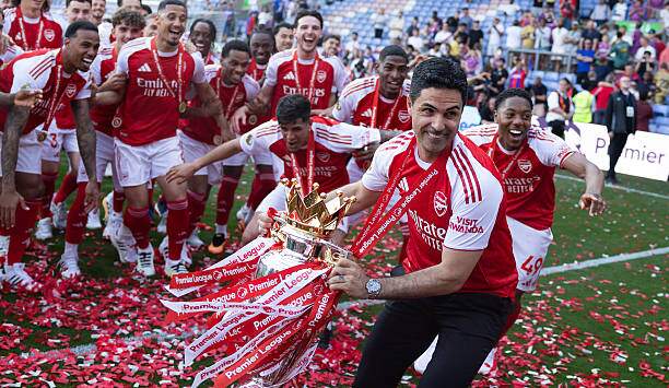 Mikel Arteta giờ là "ông trùm" của làng HLV Premier League, là mục tiêu lật đổ của những đối thủ còn lại