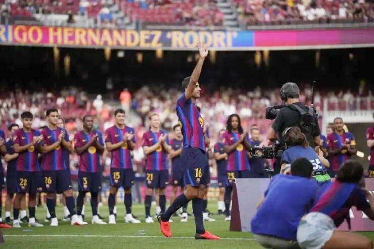 Trước thềm trận giao hữu thường niên tranh cúp&nbsp;Joan Gamper, Barcelona đã tổ chức buổi lễ ra mắt đội hình&nbsp;mùa giải 2026/27 trước các cổ động viên trên sân Nou Camp
