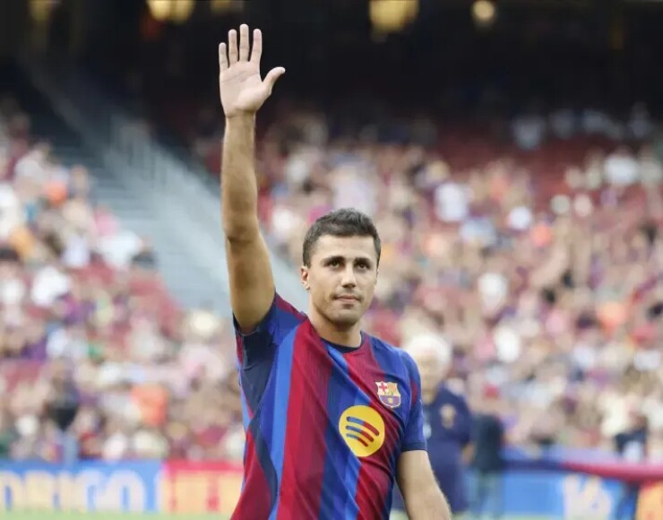 Theo Mundo Deportivo, Rodri -&nbsp;tân binh trị giá&nbsp;76,5 triệu euro&nbsp;- được xướng tên cuối cùng và&nbsp;cũng là cầu thủ&nbsp;được hoan nghênh nhiệt liệt nhất buổi lễ