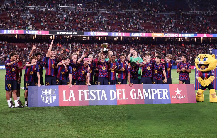 Không khí tại sân Camp Nou trở nên hỗn loạn trong trận Barcelona gặp Al-Ahly ở Joan Gamper Trophy