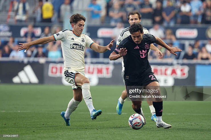 Inter Miami (áo đen) gặp không ít khó khăn