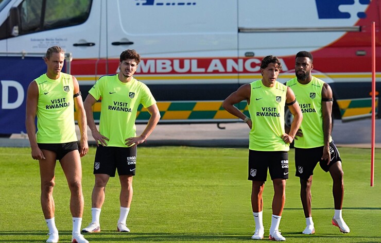 Tương lai Alvarez nóng lên giữa tin đồn gia nhập Barca