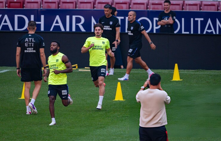 Atletico chấp nhận để Alvarez ra đi