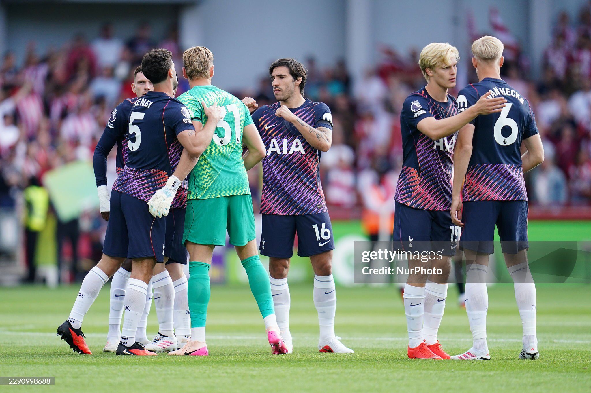 Dàn tân binh hàng trăm triệu bảng của Tottenham chơi cực tệ