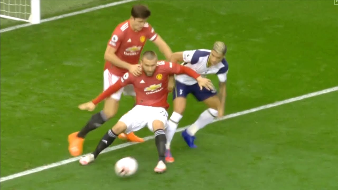 Maguire từng quyết tâm truy cản Luke Shaw giúp Tottenham ghi bàn