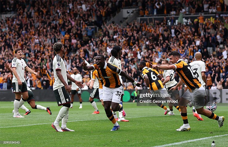 Hull City tạo địa chấn khi lần đầu đánh bại Man Utd tại Ngoại hạng Anh
