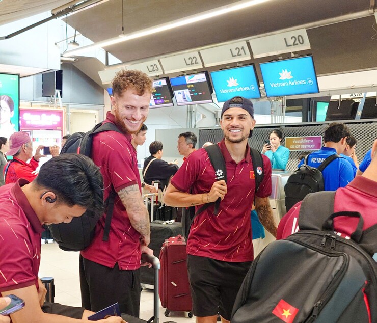 ĐT Việt Nam hân hoan về nước sau chiến thắng Thái Lan, chờ nâng cúp AFF Cup ở Mỹ Đình - 2