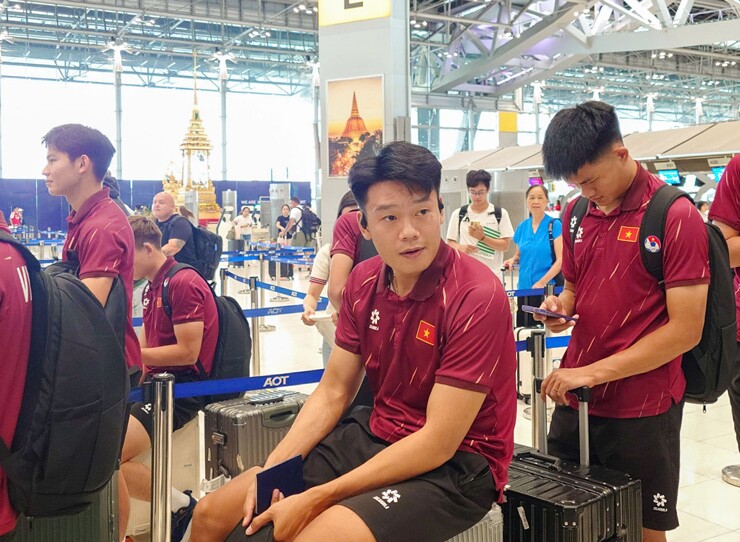 ĐT Việt Nam hân hoan về nước sau chiến thắng Thái Lan, chờ nâng cúp AFF Cup ở Mỹ Đình - 3