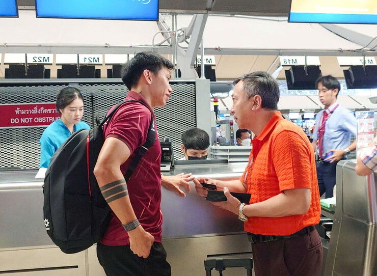 ĐT Việt Nam hân hoan về nước sau chiến thắng Thái Lan, chờ nâng cúp AFF Cup ở Mỹ Đình - 7