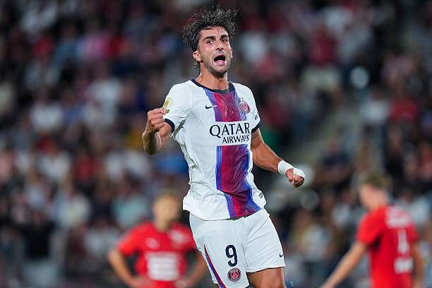 Ferran Torres giải cứu PSG với cú đúp hiệp 2