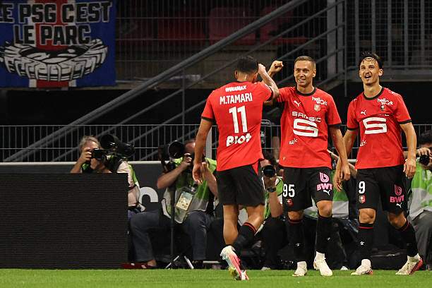Rennes ghi 2 bàn trong hiệp 1