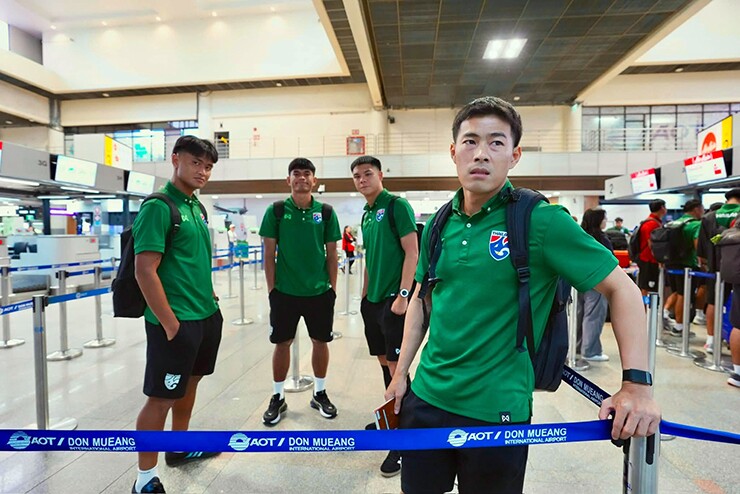 ĐT Thái Lan lên đường sang Hà Nội.