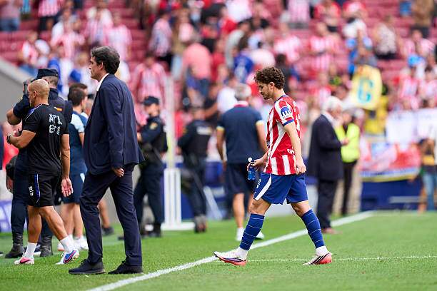 Alvarez đi thẳng vào đường hầm mà không chào các fan sau trận gặp Villarreal
