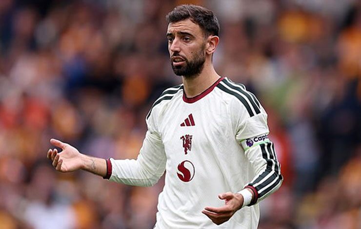 Huyền thoại MU mắng Fernandes nên im miệng, tố Luke Shaw thiếu tôn trọng HLV Carrick - 1