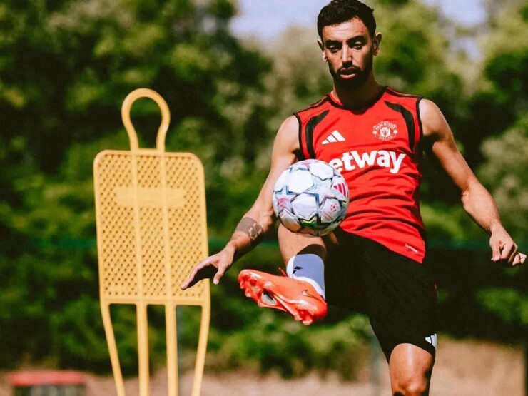 Rộ tin Fernandes đoạt danh hiệu cao quý, hoàn tất hat-trick Cầu thủ xuất sắc nhất - 1
