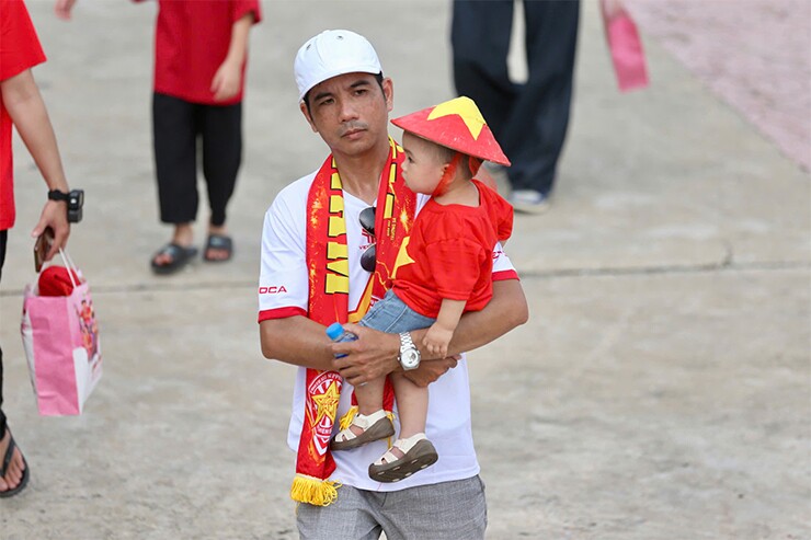 Trực tiếp CĐV phủ đỏ Mỹ Đình, “tiếp lửa” thầy trò Kim Sang Sik đấu Thái Lan - 10
