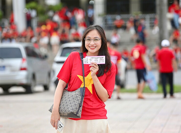 Trực tiếp CĐV phủ đỏ Mỹ Đình, “tiếp lửa” thầy trò Kim Sang Sik đấu Thái Lan - 2