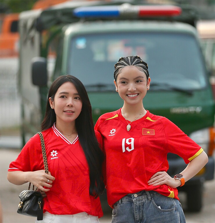 Vợ Quang Hải - Chu Thanh Huyền gây chú ý với mái tóc mới lạ