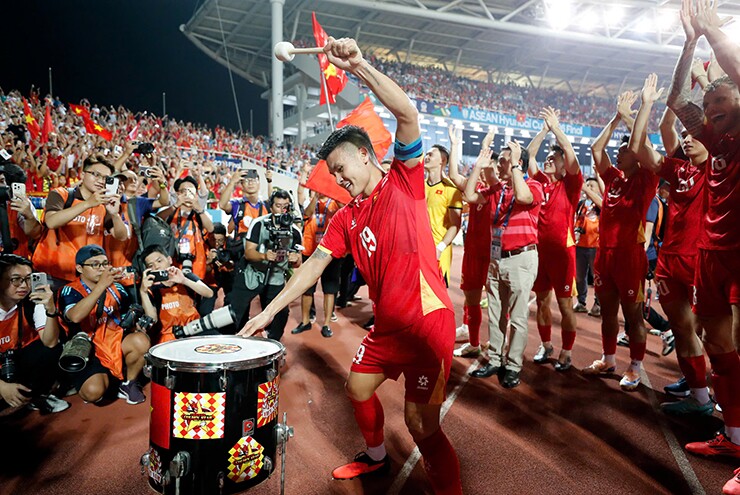 Quang Hải từ "nhạc công" đánh đàn tới nhạc trưởng đánh trống ăn mừng vô địch AFF Cup - 3