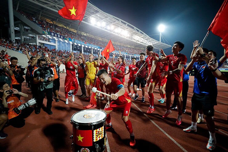 Quang Hải từ "nhạc công" đánh đàn tới nhạc trưởng đánh trống ăn mừng vô địch AFF Cup - 5