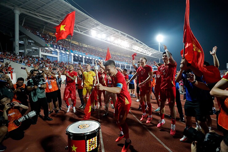 Quang Hải từ "nhạc công" đánh đàn tới nhạc trưởng đánh trống ăn mừng vô địch AFF Cup - 7