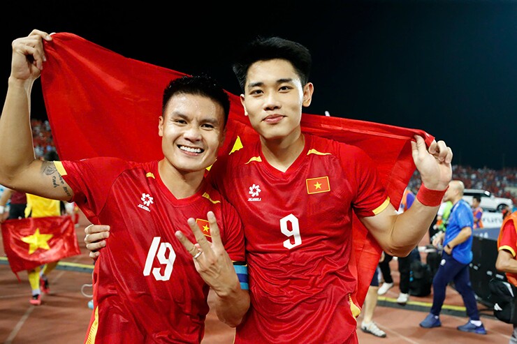 Quang Hải từ "nhạc công" đánh đàn tới nhạc trưởng đánh trống ăn mừng vô địch AFF Cup - 2