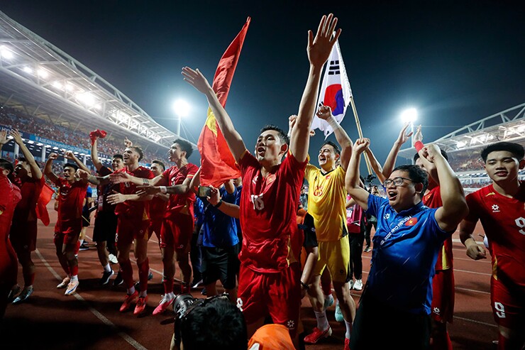 Quang Hải từ "nhạc công" đánh đàn tới nhạc trưởng đánh trống ăn mừng vô địch AFF Cup - 4
