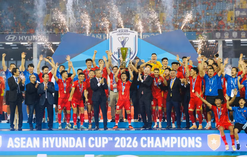 Tuyển Việt Nam và Thái Lan cùng thăng hạng FIFA - 1