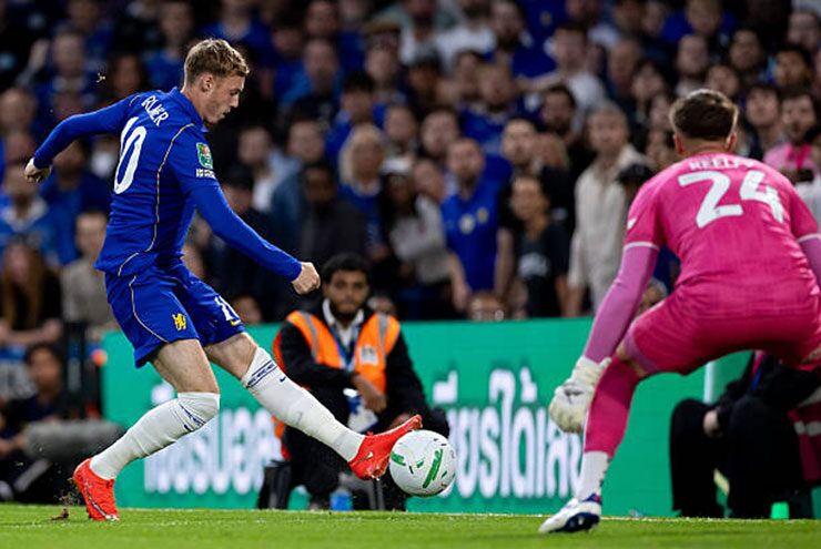 Palmer và các chân sút Chelsea khác liên tiếp bỏ lỡ trong hiệp 1
