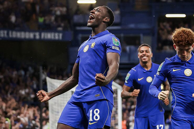 Welbeck ghi bàn ra mắt Chelsea