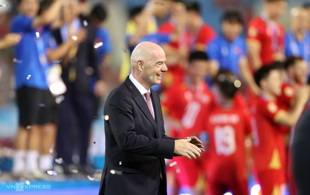 Chủ tịch FIFA Gianni Infantino sau lễ trao giải trận Việt Nam - Thái Lan ở lượt về chung kết ASEAN Cup 2026 trên sân Mỹ Đình, Hà Nội tối 26/8/2026. Ảnh: Đức Đồng