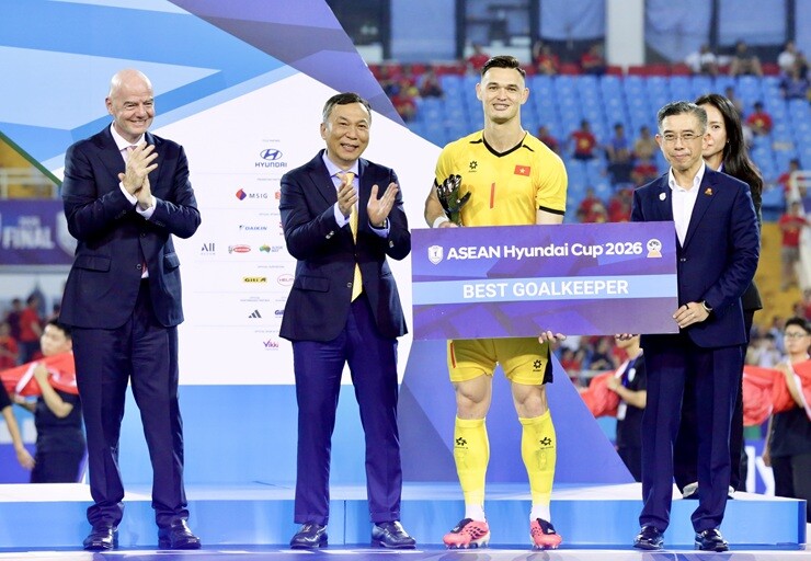 Lê Giang được trao danh hiệu Thủ môn xuất sắc nhất AFF Cup 2026