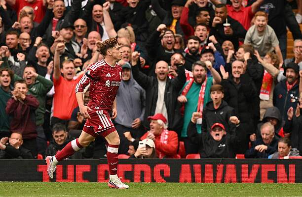 Lần này không phải kiếm penalty nữa, Munoz trực tiếp ghi bàn cho Liverpool gỡ hòa 2-2