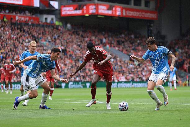 Liverpool 2 vòng đầu đều hòa trong thế bị dẫn trước