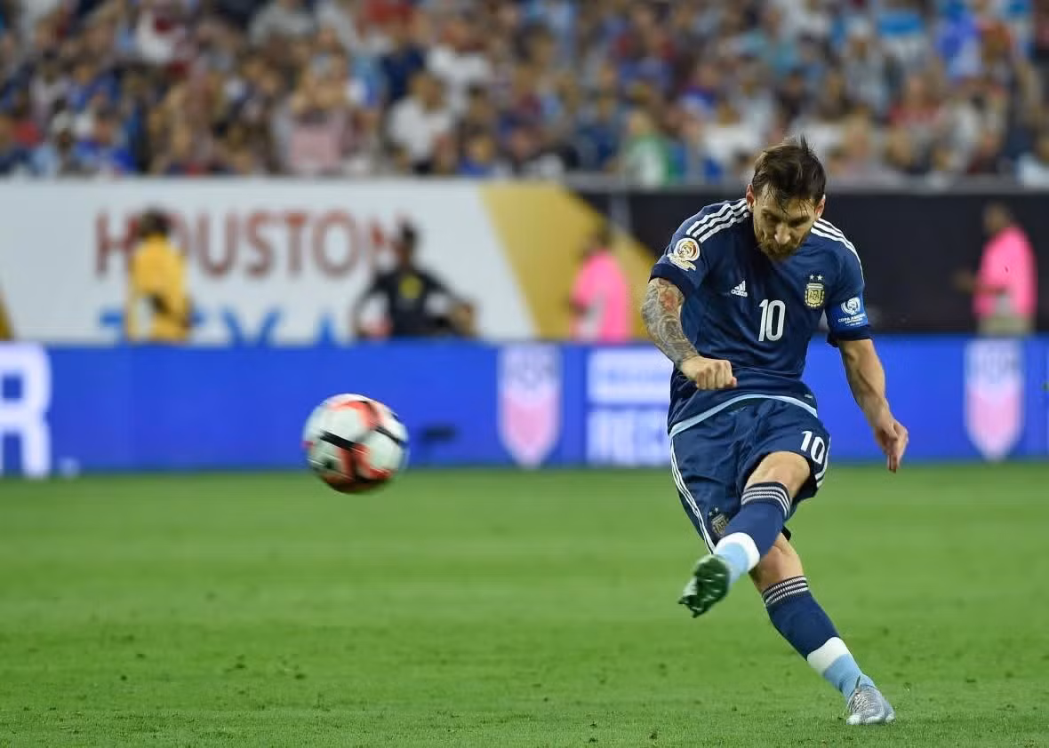 10 khoảnh khắc vĩ đại của Lionel Messi cùng tuyển Argentina - 8