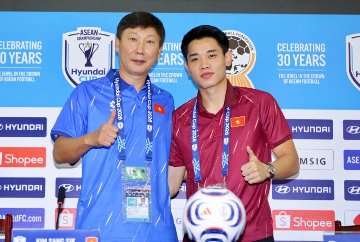 HLV Kim Sang Sik kỳ vọng Đình Bắc có thể sang châu Âu chơi bóng nếu cải thiện những hạn chế