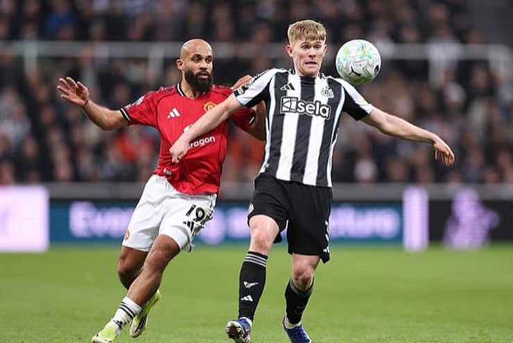 Newcastle chỉ nói chuyện nếu MU chìa ra không dưới 75 triệu bảng cho Lewis Hall 