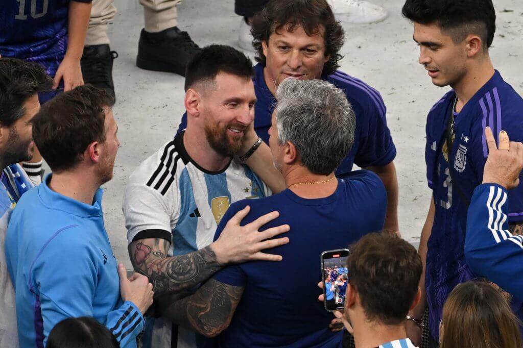 Messi đau lòng sau cái chết của cha