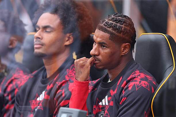 Zirkzee và Rashford vẫn tắc ở MU, nhưng chỉ một người có cơ hội thi đấu