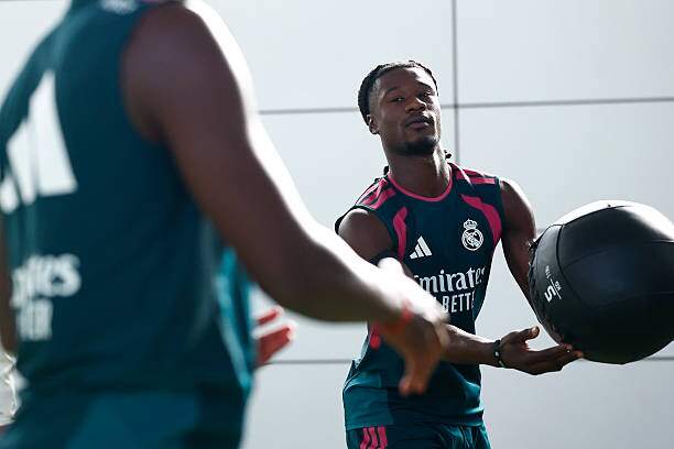 Camavinga không bị ban huấn luyện Real Madrid ghẻ lạnh dù từ chối ra đi