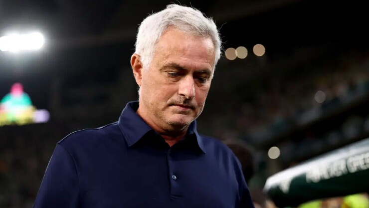 HLV Mourinho cho rằng Real không xứng đáng thua