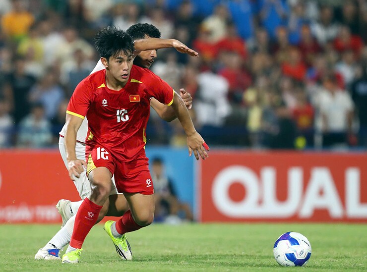 Trần Gia Bảo ở trận đấu giữa U20 Việt Nam và U20 Iran.