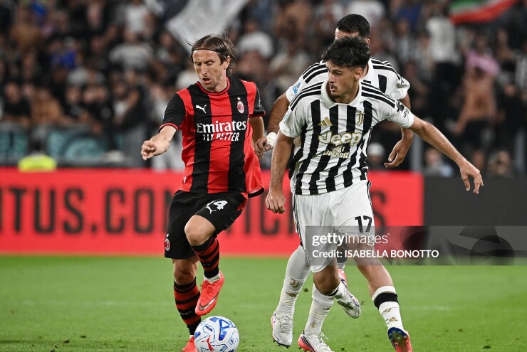 AC Milan và Juventus giằng co hấp dẫn trong hiệp một