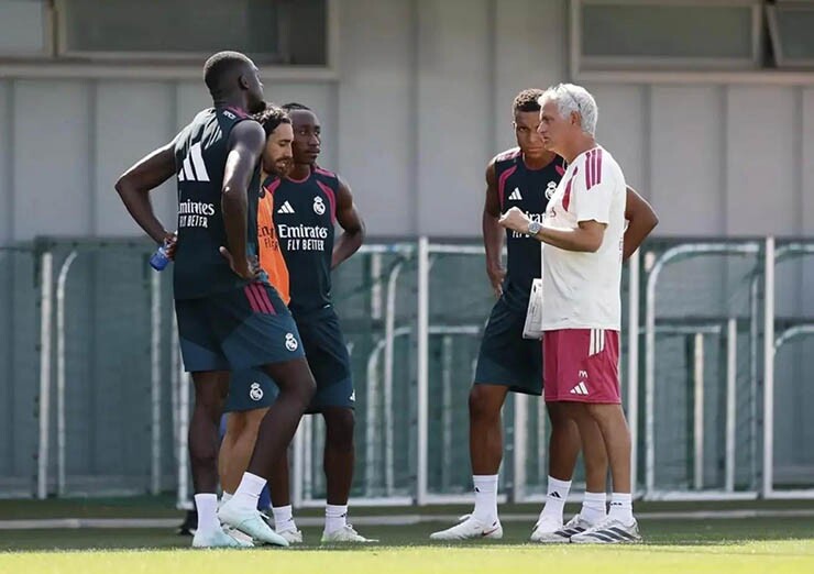 Real Madrid đang tích cực chuẩn bị cho trận đấu với Inter Milan