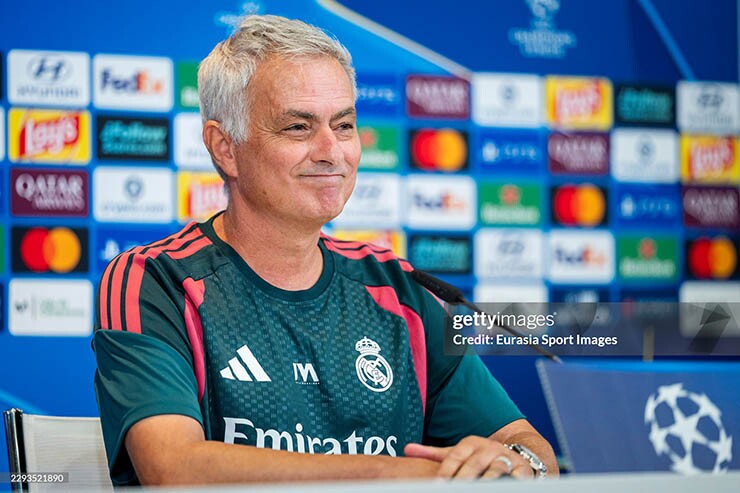 HLV Mourinho khẳng định không nợ Real Madrid trong quá khứ điều gì