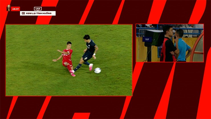 Văn Hậu đạp thẳng chân Tân "Hứ", nhận thẻ đỏ trực tiếp sau khi VAR vào cuộc - 3