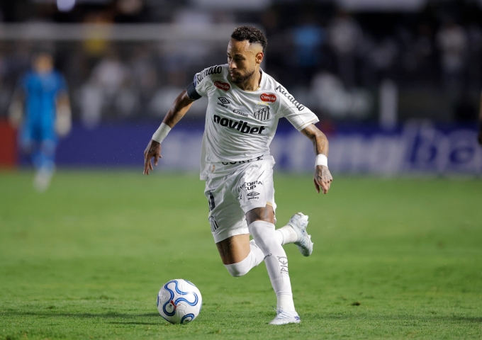 Neymar trong màu áo CLB Santos tại giải VĐQG Brazil mùa này. Ảnh: Reuters