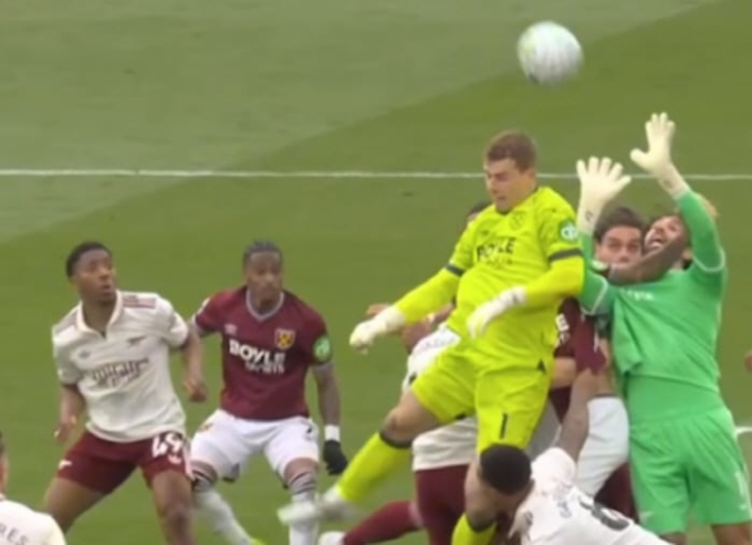Tình huống West Ham bị từ chối bàn thắng cuối trận gặp Arsenal ở vòng 37 Ngoại hạng Anh trên sân London, Anh ngày 10/5/2026. Ảnh: chụp màn hình